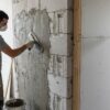 Штукатурка или гипсокартон на газобетоне: что выбрать, чтобы не переделывать через год